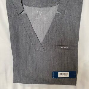 NWT Jaanuu Woman’s 5 -pocket Classic Scrub Jogger Jaanuu Charcoal V-Neck Scrub